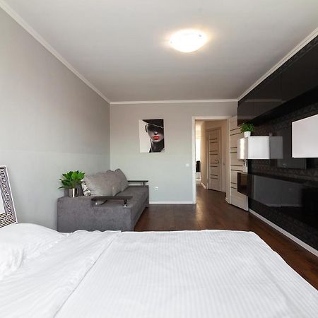 Leogrand Apartments On Svobody Lviv Buitenkant foto