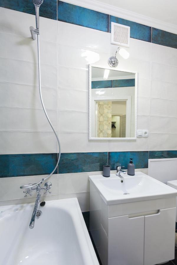 Leogrand Apartments On Svobody Lviv Buitenkant foto